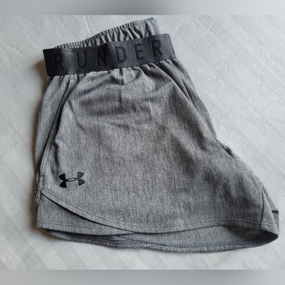 Size S Under Armour Shorts. Like New. - Picture 4 of 4